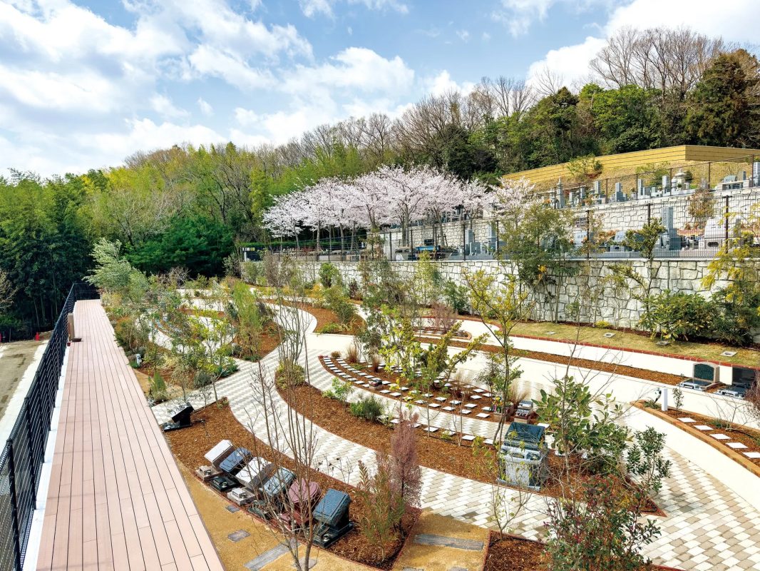 桜咲く霊園