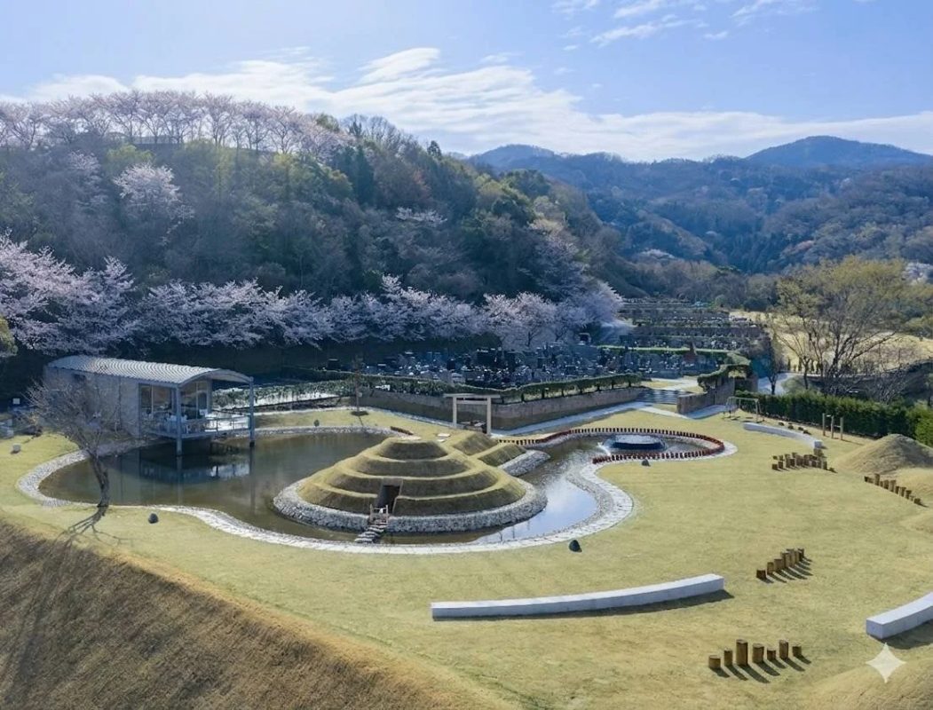 桜と墓地
