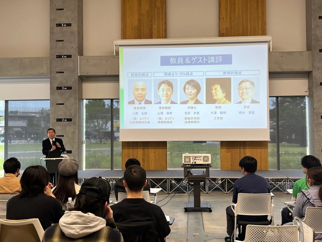 教員およびゲストによる講評