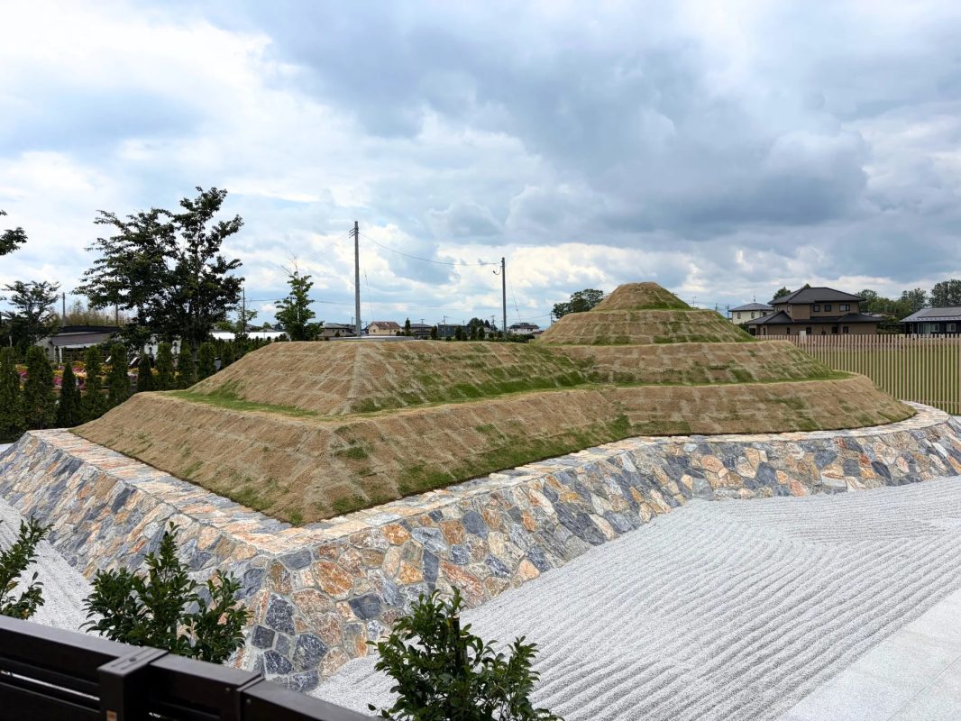 枯山水が広がるおおさきさくら花陵