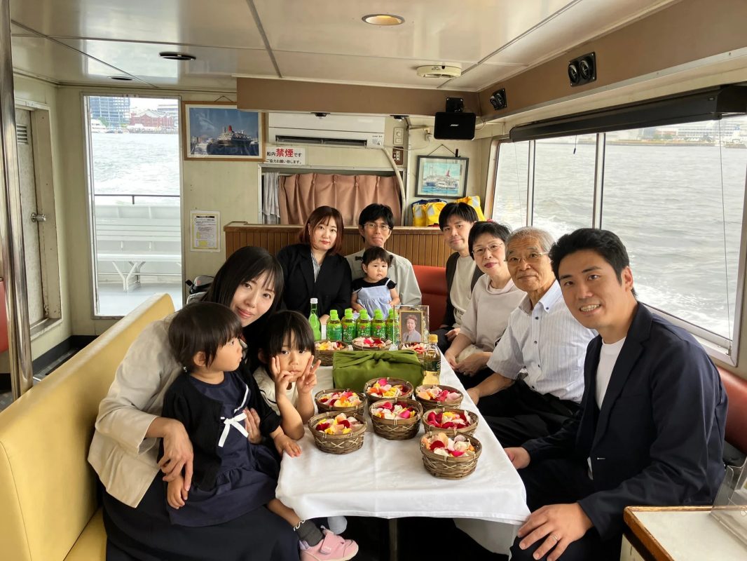 船内の家族