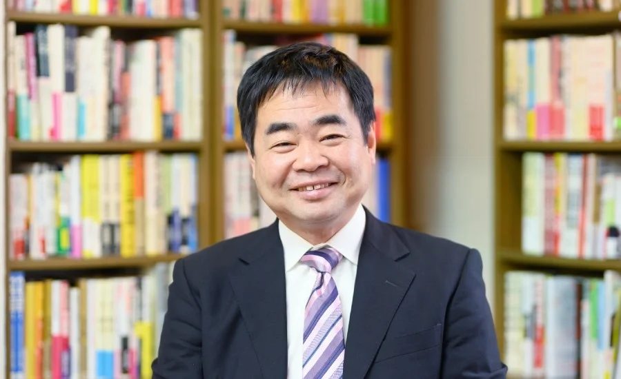 著者ポートレート：鬼塚忠