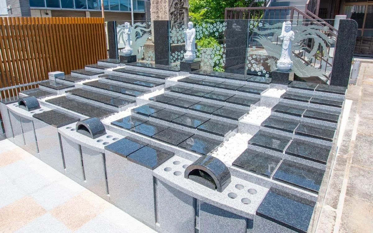 納骨堂、墓地、墓石、御影石、現代的、屋外、仏像、鳳凰、花柄、供養