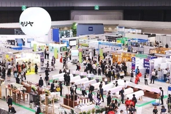 活気ある展示会場の様子